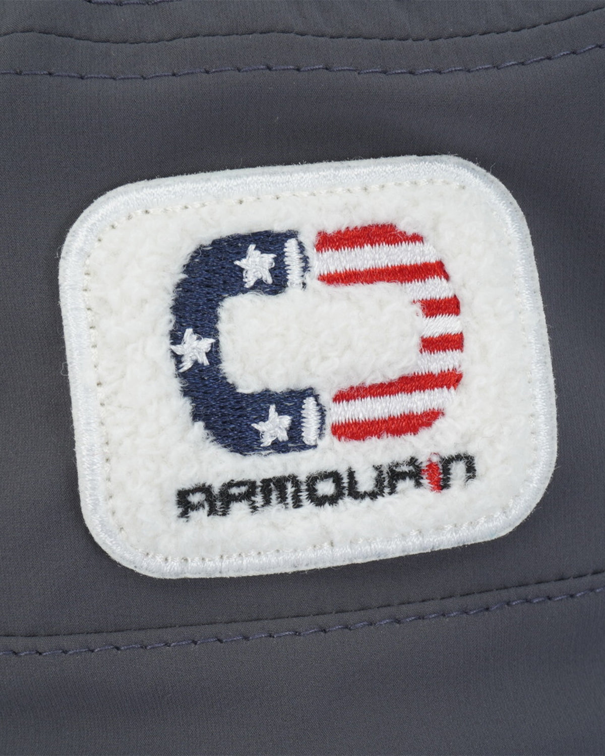 [ARMOURIN アーマーイン] レディース ゴルフ バケットハット 小顔効果 ワッペン ロゴ 軽量
